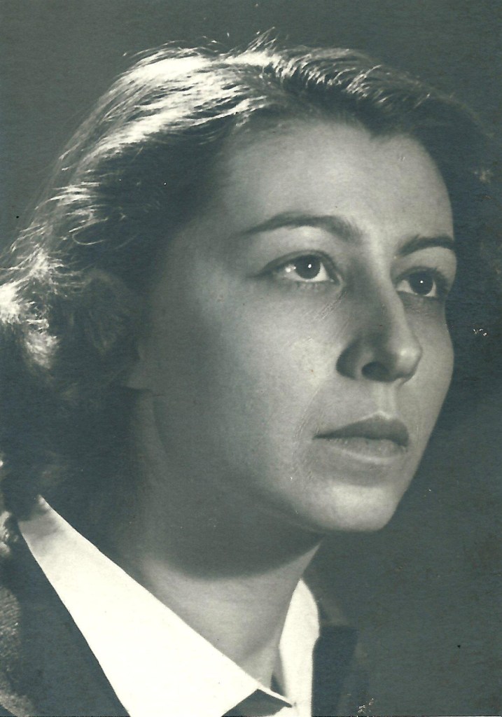 Primo piano di Renée Reggiani