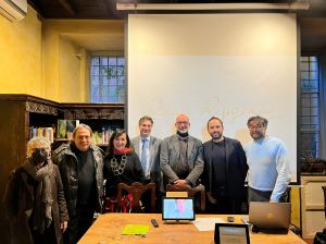 La Fondazione e i finalisti del Premio Letterario Renée Reggiani 2021
da sx: Flora Lamberti, Luigi Guicciardi, Leda Federico, Giuseppe Garra, Marco Boccia, Alan Costanzo, Andrea Pugliese, via web Cristiano Biondo